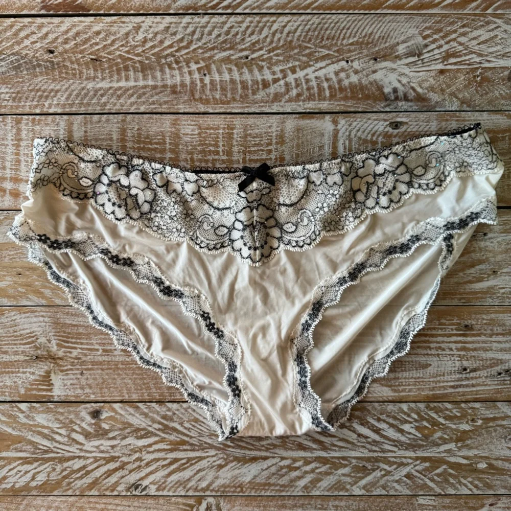 💟 Victoria’s Secret 36C Bra & Large Panty Set💟 - Picture 5 of 14